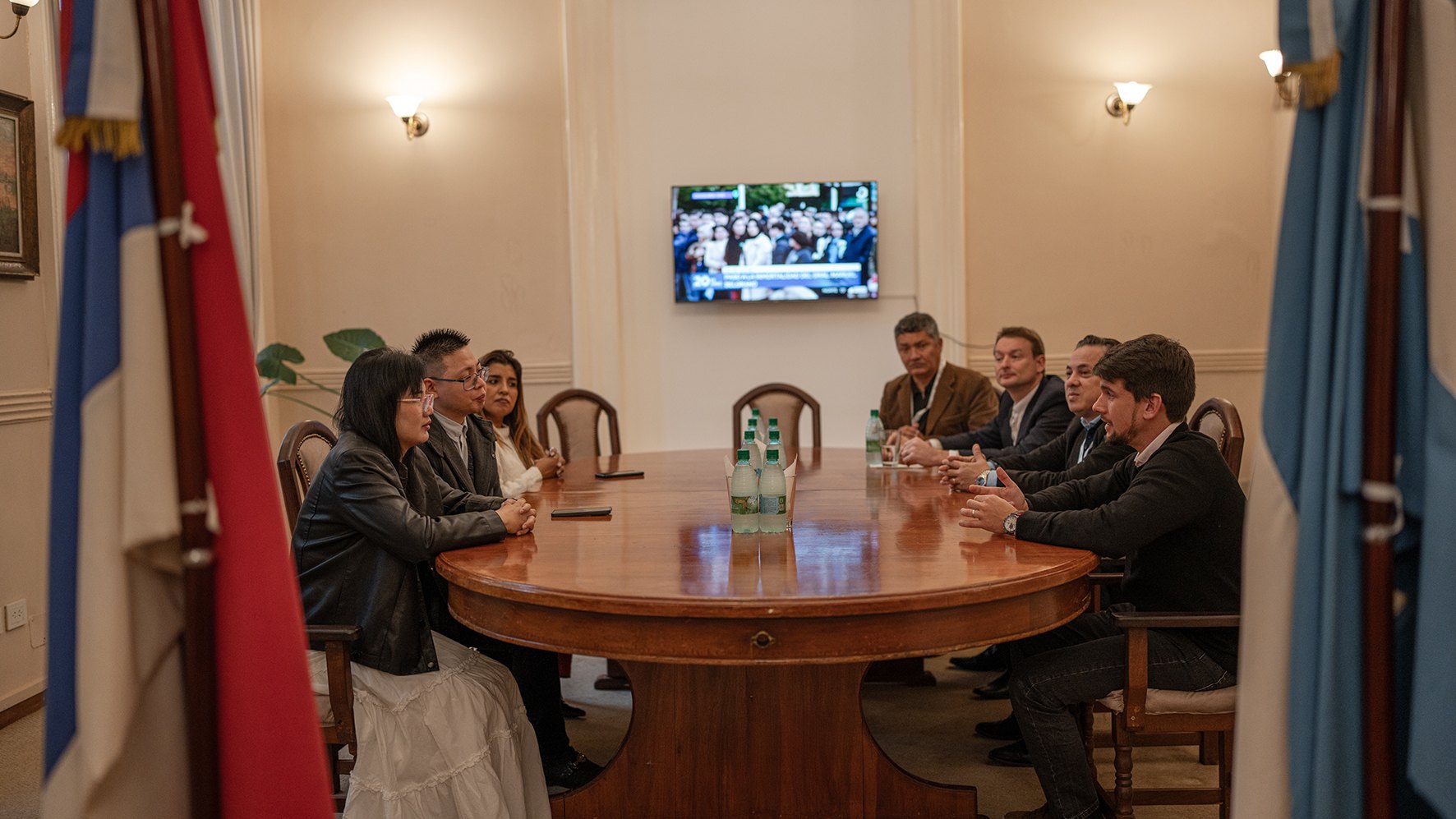 La comitiva presenta sus intereses comerciales durante la reunión con el vicegobernador de Misiones