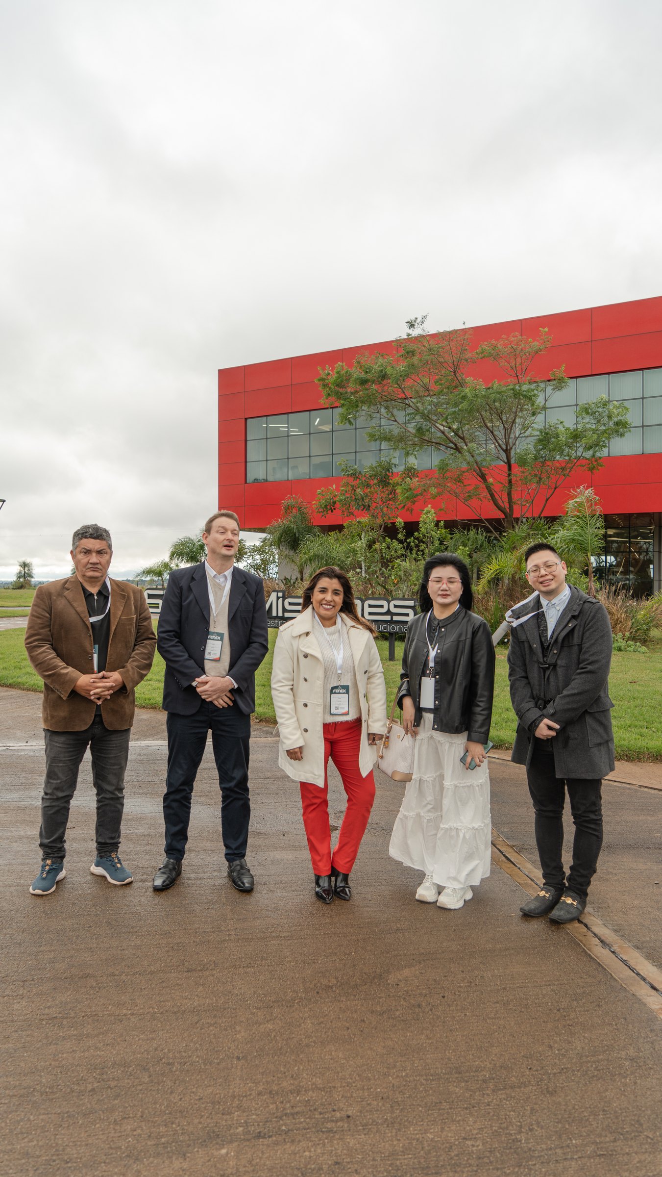 Comitiva de FENEX durante la visita a Silicon Misiones